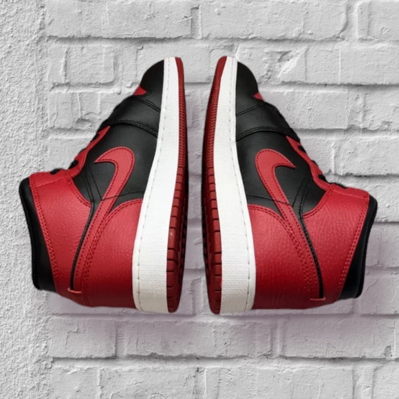 Sold!NIKE AIR JORDAN 1 MID GS BANNED (2020) BLACK GYM RED-WHITE SZ 7Y/MENS SZ 7 - Picture 6 of 12